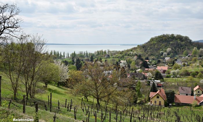 20180408 SZ szigliget kilatas a rokarantoi kapolnatol